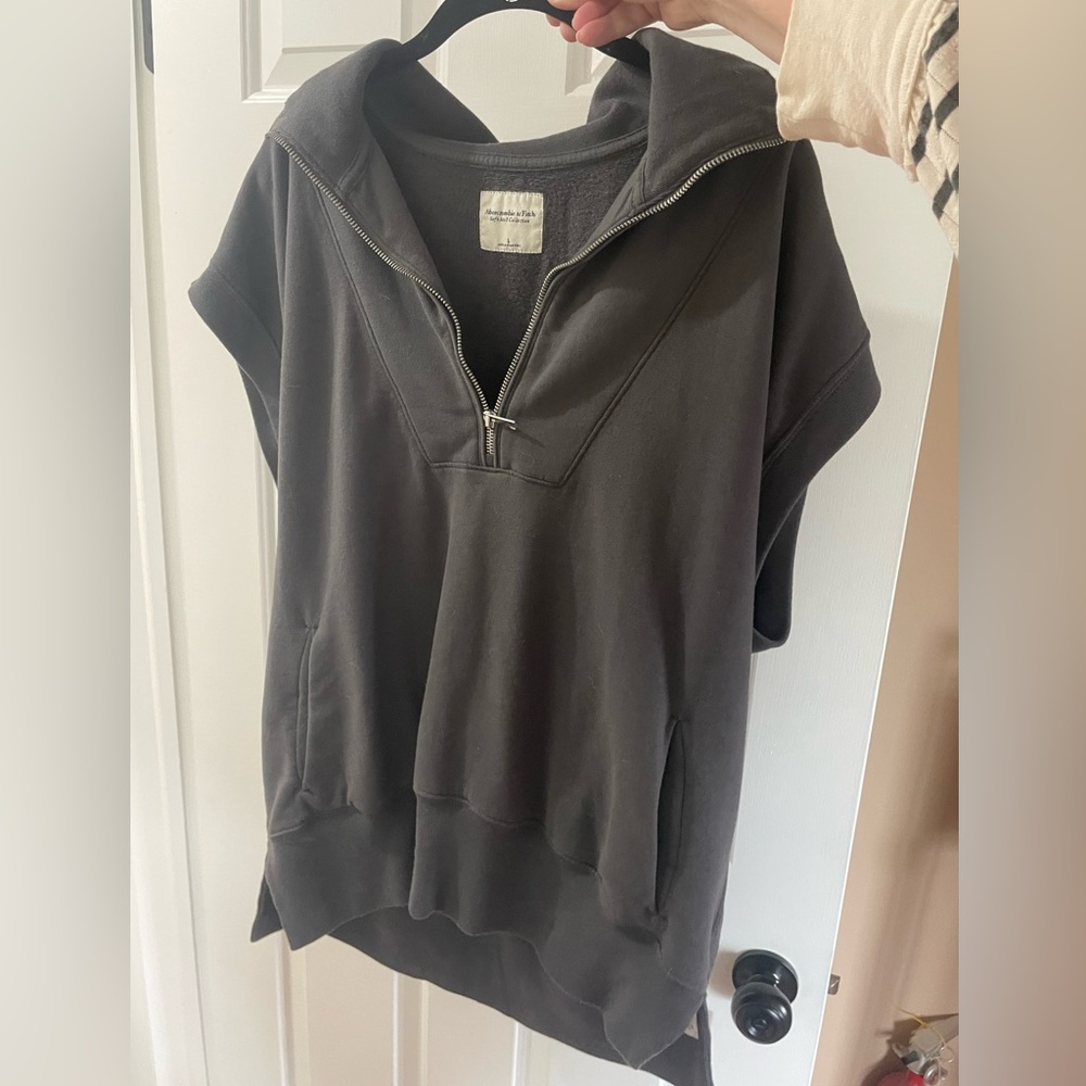 Abercrombie Sleeveless Sweatshirt